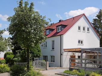 (EF0136_M) Erfurt: Hochheim, kleine 2-Zimmer-Mansardenwohnung in ruhigem Wohnhaus mit Garten, nahe zur EGA, WLAN inkl. Wohnung mieten 99094 Erfurt Bild mittel