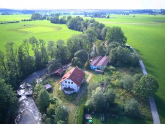 Ein Juwel im Allgäu.
Wohnen und Arbeiten.
In einzigartiger Lage am Fluss. Haus kaufen 88299 Leutkirch im Allgäu Bild mittel