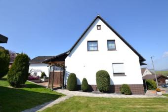 Einfamilienhaus mit Nebengebäude und Doppelgarage in ruhiger Ortsrandlage! Haus kaufen 37632 Eschershausen Bild mittel