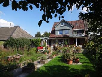 Emmerich: Kapitalanlage - Zweifamilienhaus mit schönem Garten und großer Garage Haus kaufen 46446 Emmerich am Rhein Bild mittel