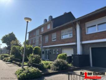 Emmerich: Sanierungsbedürftiges geräumiges Einfamilienhaus oder Zweifamilienhaus - Sie entscheiden! Haus kaufen 46446 Emmerich am Rhein Bild mittel