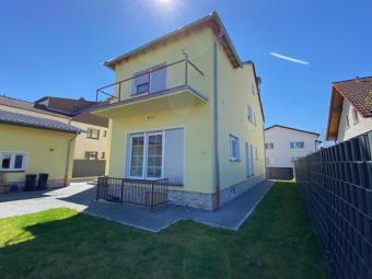 Energetisch saniertes Mehrfamilienhaus - Garten, Garage, Terrasse, ruhige Lage - Heizung von 2018 Haus kaufen 63512 Hainburg Bild mittel