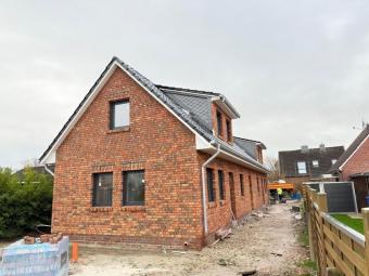 Esens - ruhige Innenstadt-Lage: Neubau Ferienwohnung im Obergeschoss mit Balkon Wohnung kaufen 26427 Esens Bild mittel