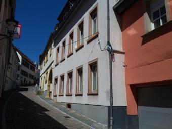 EUPORA® Immobilien: Mehrfamilienhaus mit Innenhof im Zentrum von Kirchheimbolanden. Haus kaufen 67292 Kirchheimbolanden Bild mittel