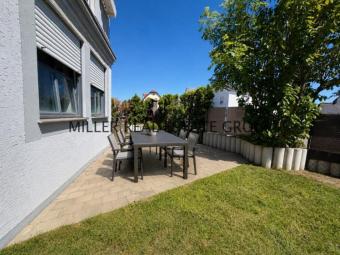 Exklusive Gartenwohnung in Ingolstadt mit Hauscharakter, großer Terrasse, Garage, zwei Stellplätzen & zusätzlichem Apartment-Bereich im Untergeschoss! Wohnung kaufen 85055 Ingolstadt Bild mittel