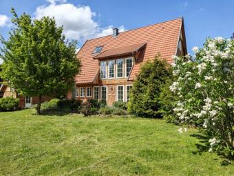 Exklusives Eichenfachwerkhaus von 2011 – Moderne trifft traditionelle Baukunst Haus kaufen 72379 Hechingen Bild mittel