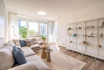 FREIBURG-WEINGARTEN - GROSSZÜGIGE 3-ZIMMER-WOHNUNG MIT FERNBLICK & GARAGE Wohnung kaufen 79114 Freiburg im Breisgau Bild mittel