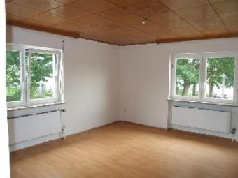 FÜ-Unterfarrnbach: 2,5-Zi-Whg. (1. OG), Laminat, Bad mit Badewanne, gr. Küche, Gemeinschaftsterrasse Wohnung mieten 90766 Fürth Bild mittel