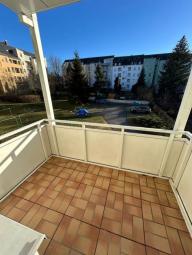 Gemütliche 2-Zimmer mit Balkon, Laminat und Wannenbad in ruhiger Lage Wohnung mieten 09130 Chemnitz Bild mittel