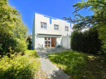 Gepfl. Einfamilienhaus, Garage, 3 Schlafzimmer, 3 Bäder, schöner Garten, E-Station v.H. in Wiesbaden Haus kaufen 65197 Wiesbaden Bild mittel