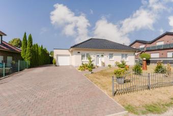 Gepflegter Bungalow mit Garage und großzügigem Garten Haus kaufen 49843 Uelsen Bild mittel