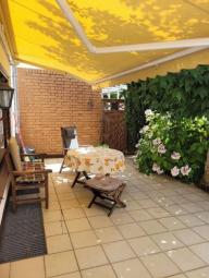 Gepflegtes 5-Zi-Reihenhaus mit Garten, Terrasse, Garage, zentrale, ruhige Lage - Bus um die Ecke Haus kaufen 55129 Mainz Bild mittel