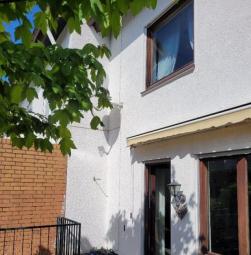 Gepflegtes 5 Zimmer-Reihenhaus mit Garten, Terrasse, Garage, zentrale, ruhige Lage - Bus um die Ecke Haus kaufen 55129 Mainz Bild mittel