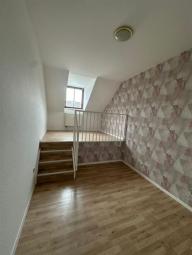 Große DG 3-Zimmer mit Laminat, Wanne, Dusche und Aufzug in zentraler Lage! EBK mgl. Wohnung mieten 09130 Chemnitz Bild mittel