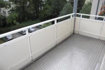 Großzügige 2-Zimmer mit Balkon, EBK, Laminat und Wanne in sehr guter Lage! Wohnung mieten 09112 Chemnitz Bild mittel