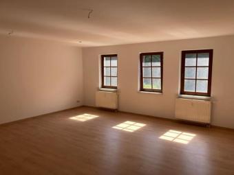 Großzügige 2-Zimmer mit Laminat und offener Küche in ruhiger Lage! Wohnung mieten 04703 Leisnig Bild mittel