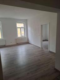 Großzügige 4-Zimmer mit 2xWannenbad, offener Küche und Laminat in guter Lage! Wohnung mieten 09212 Limbach-Oberfrohna Bild mittel