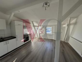 Großzügige Dachgeschosswohnung mit Balkon Nähe Kurpark Wohnung mieten 26384 Wilhelmshaven Bild mittel