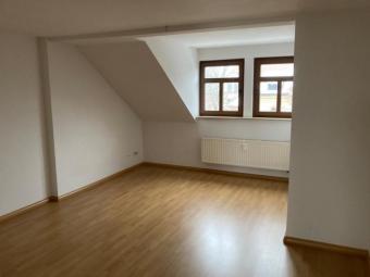 Großzügige DG 2-Zimmer mit Laminat, Balkon und Wannenbad in zentraler Lage! SP mgl. Wohnung mieten 09130 Chemnitz Bild mittel