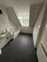 Großzügige DG 2-Zimmer mit Laminat, eigener Dachboden und Wanne in Zentrumsnähe Wohnung mieten 09130 Chemnitz Bild mittel