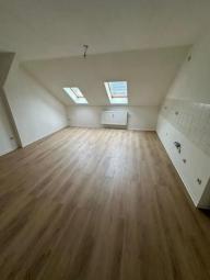 Großzügige DG 2-Zimmer mit Laminat, offener Küche und Wannenbad! EBK mgl. Wohnung mieten 09130 Chemnitz Bild mittel