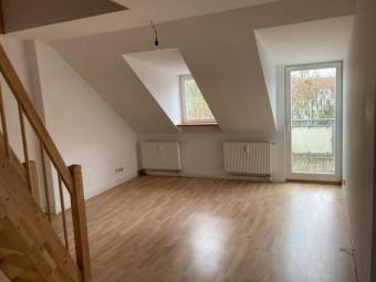 Großzügige DG 4-Zimmer mit Laminat, Wannenbad und Balkon in ruhiger Lage! Wohnung mieten 04741 Roßwein Bild mittel