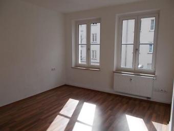 *** Günstige 2-Zimmer mit Laminat und Wannenbad in guter Lage *** Wohnung mieten 09126 Chemnitz Bild mittel