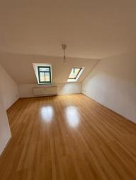 Günstige DG 3-Zi. mit Laminat, Balkon, Wanne und Dusche in sehr guter Lage Wohnung mieten 09113 Chemnitz Bild mittel