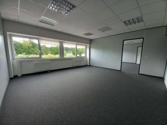 H-58201 - Klein? Groß! Größer! Variable Büroflächen mit Stellplätzen Gewerbe mieten 95032 Hof Bild mittel