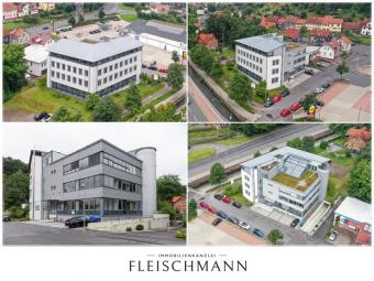 Helle 2-Zimmer-Bürofläche mit Tiefgaragenplätzen in Suhl.
Glasfaseranschluss vorhanden!! Gewerbe mieten 98527 Suhl Bild mittel