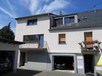 Helle 2,5-Zimmer-Dachgeschosswohnung mit Garage – modernisiert & sofort bezugsfrei Wohnung mieten 54411 Hermeskeil Bild mittel