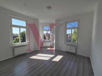 Helle 3 - Zimmer Wohnung mit Altbaucharme Wohnung mieten 26382 Wilhelmshaven Bild mittel