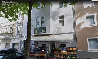KAPITALANLAGE*** Vermietetes MFH mit vier Wohnungen + Gewerbeeinheit im EG - teilsaniert - gute Lage Haus kaufen 40227 Düsseldorf Bild mittel
