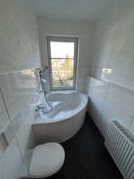 Kompakte 3-Zimmer mit Laminat, Balkon und Eckwanne in guter Lage Wohnung mieten 09126 Chemnitz Bild mittel