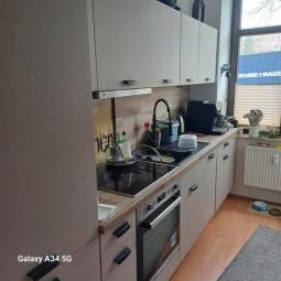 Kompakte 3-Zimmer mit Laminat, Balkon und Wannenbad in guter Lage! Vormieter verkauft EBK Wohnung mieten 09113 Chemnitz Bild mittel
