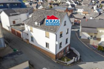 ++ KRAG Immobilien ++ Kompaktes Wohnhaus mit zwei Küchen und Entwicklungschance für Anleger ++ Haus kaufen 35080 Bad Endbach Bild mittel