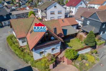 ++ KRAG Immobilien ++ Wallau: Wohnhaus mit Charme, Balkon, Wintergarten & Werkstatt (#19227) Haus kaufen 35216 Biedenkopf Bild mittel