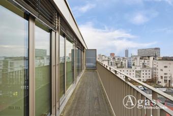 LICHTDURCHFLUTET! 2 Zimmer Dachgeschoss-Wohnung mit ca. 77m² und großer Terrasse in Berlin-Mitte! Wohnung mieten 10117 Berlin Bild mittel