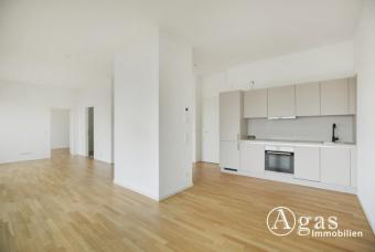 LICHTDURCHFLUTET! 2 Zimmer Dachgeschoss-Wohnung mit ca. 77m² und großer Terrasse in Berlin-Mitte! Wohnung mieten 10117 Berlin Bild mittel
