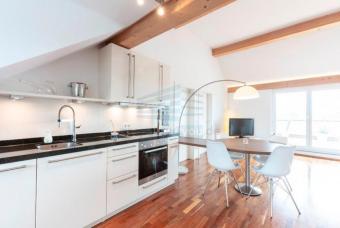 Lichtdurchflutete 3-Zimmer-Dachgeschosswohnung Wohnung mieten 81549 München Bild mittel