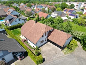 Massives Familienglück in ruhiger Lage: Gepflegtes Zuhause mit Garten, Doppelgarage und Ausbauoption Haus kaufen 72810 Gomaringen Bild mittel