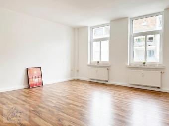***MEHR BRAUCHT MAN NICHT*** 1-Raumwohnung mit Tageslicht-Wannenbad und kleiner Terrasse im Erdgeschoss ab 12/25 zu vermieten Wohnung mieten 01558 Großenhain Bild mittel