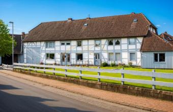 Mehrfamilienhaus mit 5 Wohnungen, mit Potenzial zur Aufteilung Haus kaufen 38165 Lehre Bild mittel