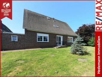 Mehrfamilienhaus nahe der ostfriesischen NORDSEEKÜSTE * bis zu 5 Wohneinheiten möglich * 1 Wohneinheit fest vermietet * Sommergarten * Grundstück von 3.100qm * sehr günstiger Quadratmeterkaufpreis Haus kaufen 26524 Berumbur Bild mittel