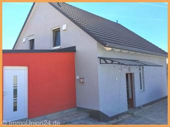 Moderne Wohnqualität in ruhiger Lage – freistehendes 146 qm Einfamilienhaus mit Gartenidylle Haus kaufen 91617 Oberdachstetten Bild mittel