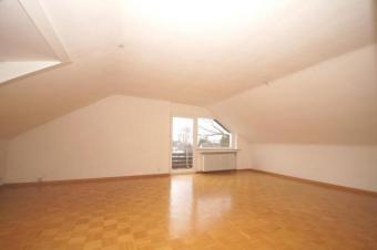 Montabaur, Dachgeschosswohnung mit Garage auf der Alberthöhe *VIRTUELLE 360° BESICHTIGUNG ONLINE* Wohnung mieten 56410 Montabaur Bild mittel