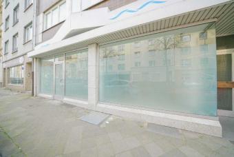 Oberrath: Gut sichtbare Praxis-/Ausstellungsfläche mit großer Schaufensterfront Gewerbe mieten 40472 Düsseldorf Bild mittel