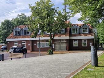 Praxis- Büro-, Gewerbefläche direkt am Marktplatz zu vermieten: Gewerbe mieten 26736 Krummhörn Bild mittel