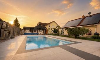 PRIVATES WOHNRESORT IN ALTMANNSTEIN-PONDORF - EINFAMILIENHAUS MIT BEHEIZTEM POOL, SAUNA, GRILLKOTA, PV-ANLAGE & SÜDWEST-TERRASSE! Haus kaufen 93336 Altmannstein Bild mittel