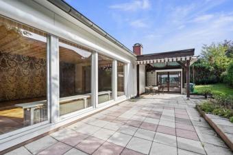 PROVISIONSFREI- Großes Haus mit Garage, Terrasse und Wintergarten - Einliegerwohnung möglich Haus kaufen 78532 Tuttlingen Bild mittel